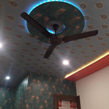 Hotel RAJVIHAR Pachmarhī Buitenkant foto