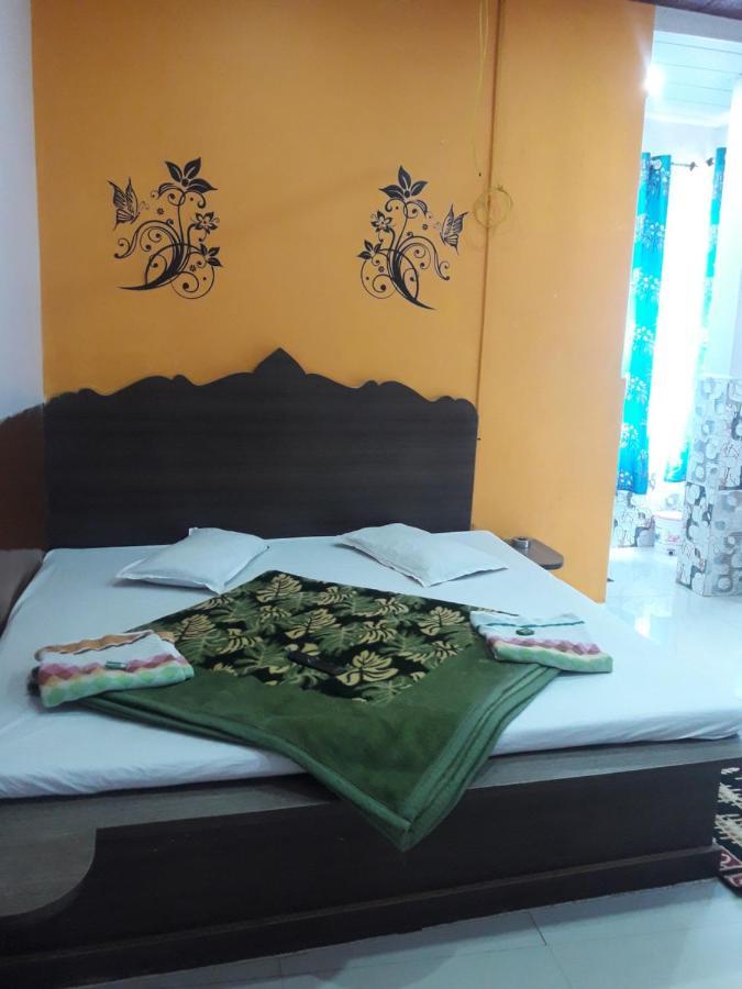 Hotel RAJVIHAR Pachmarhī Buitenkant foto