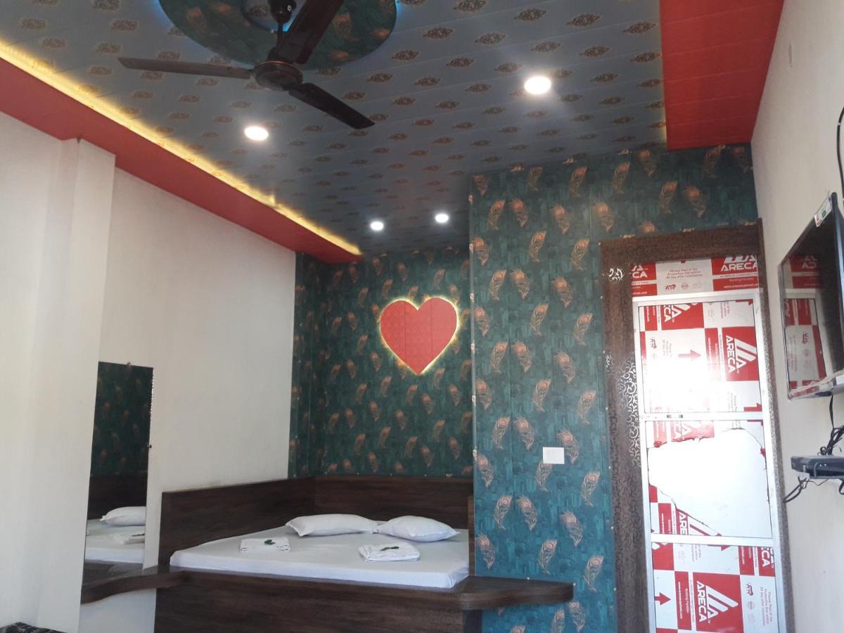 Hotel RAJVIHAR Pachmarhī Buitenkant foto
