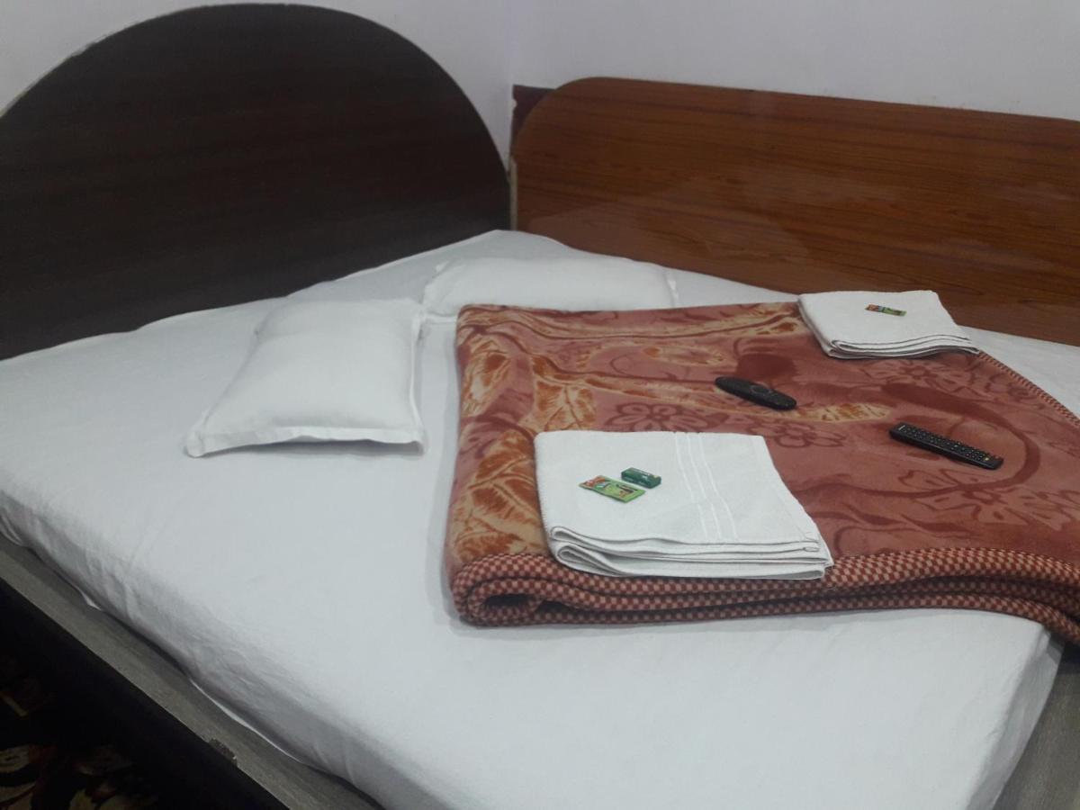 Hotel RAJVIHAR Pachmarhī Buitenkant foto