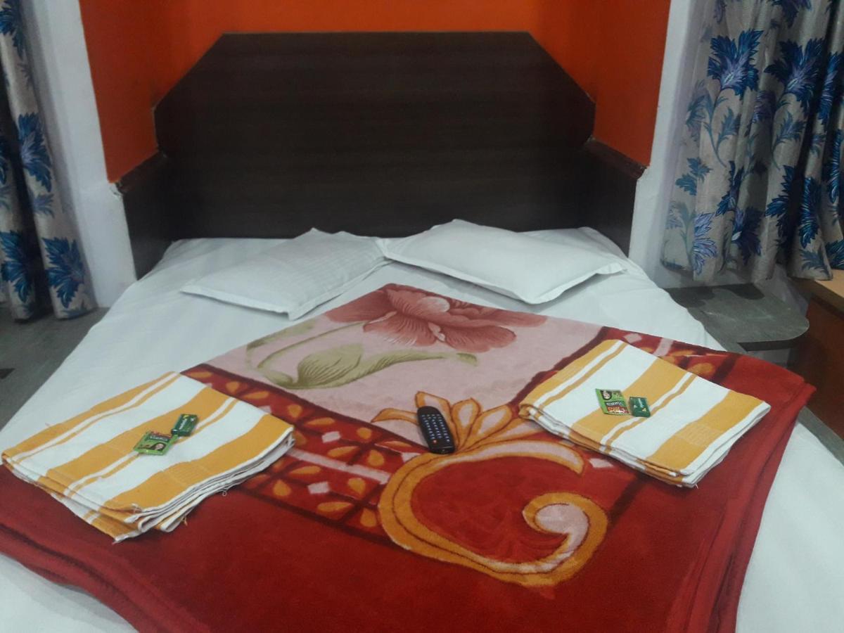 Hotel RAJVIHAR Pachmarhī Buitenkant foto