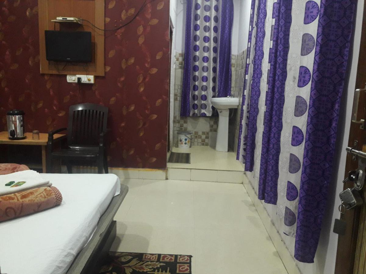 Hotel RAJVIHAR Pachmarhī Buitenkant foto