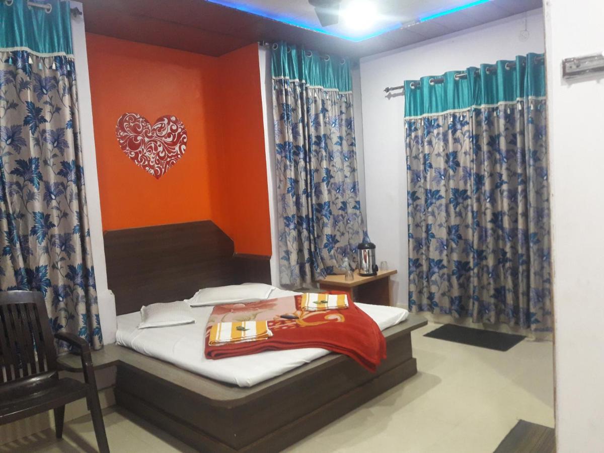 Hotel RAJVIHAR Pachmarhī Buitenkant foto