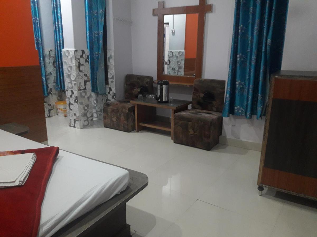 Hotel RAJVIHAR Pachmarhī Buitenkant foto