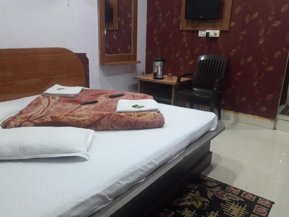 Hotel RAJVIHAR Pachmarhī Buitenkant foto