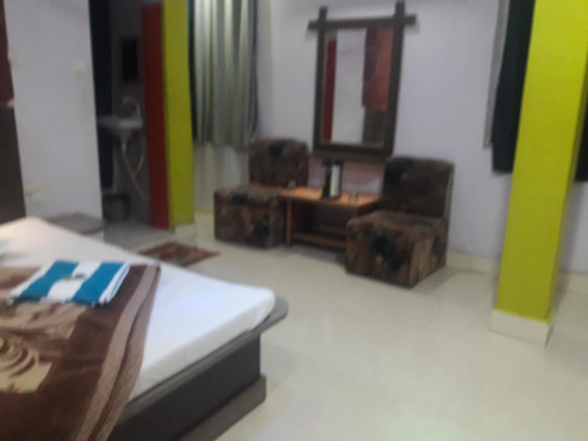Hotel RAJVIHAR Pachmarhī Buitenkant foto