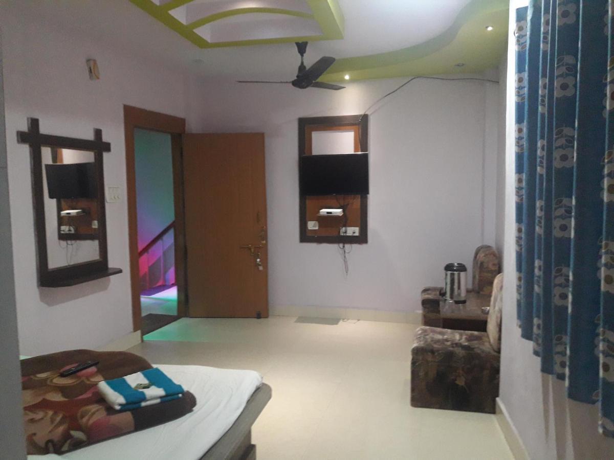 Hotel RAJVIHAR Pachmarhī Buitenkant foto