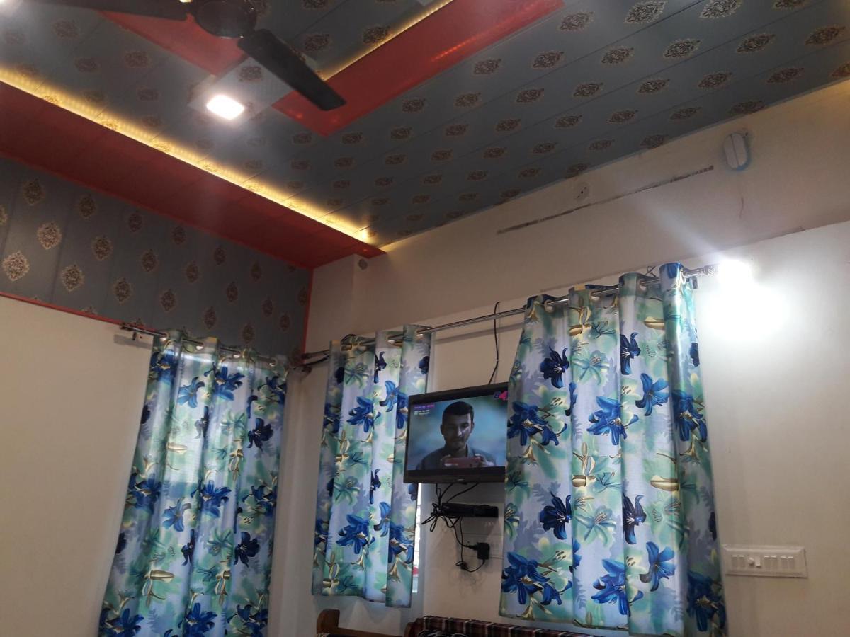 Hotel RAJVIHAR Pachmarhī Buitenkant foto