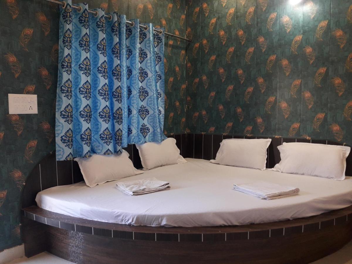 Hotel RAJVIHAR Pachmarhī Buitenkant foto