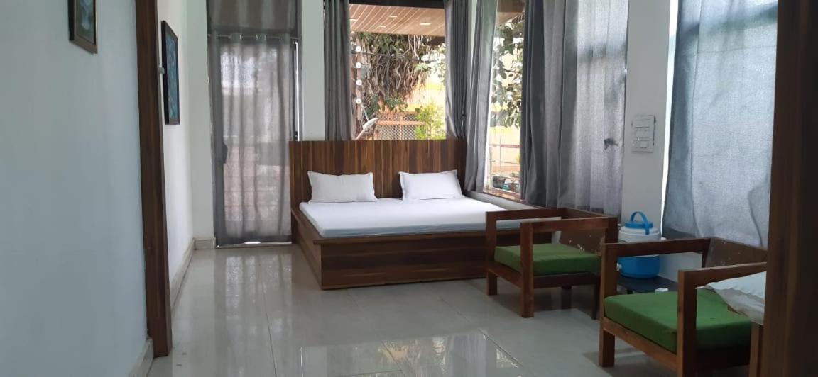 Hotel RAJVIHAR Pachmarhī Buitenkant foto