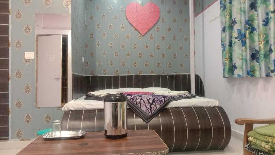 Hotel RAJVIHAR Pachmarhī Kamer foto