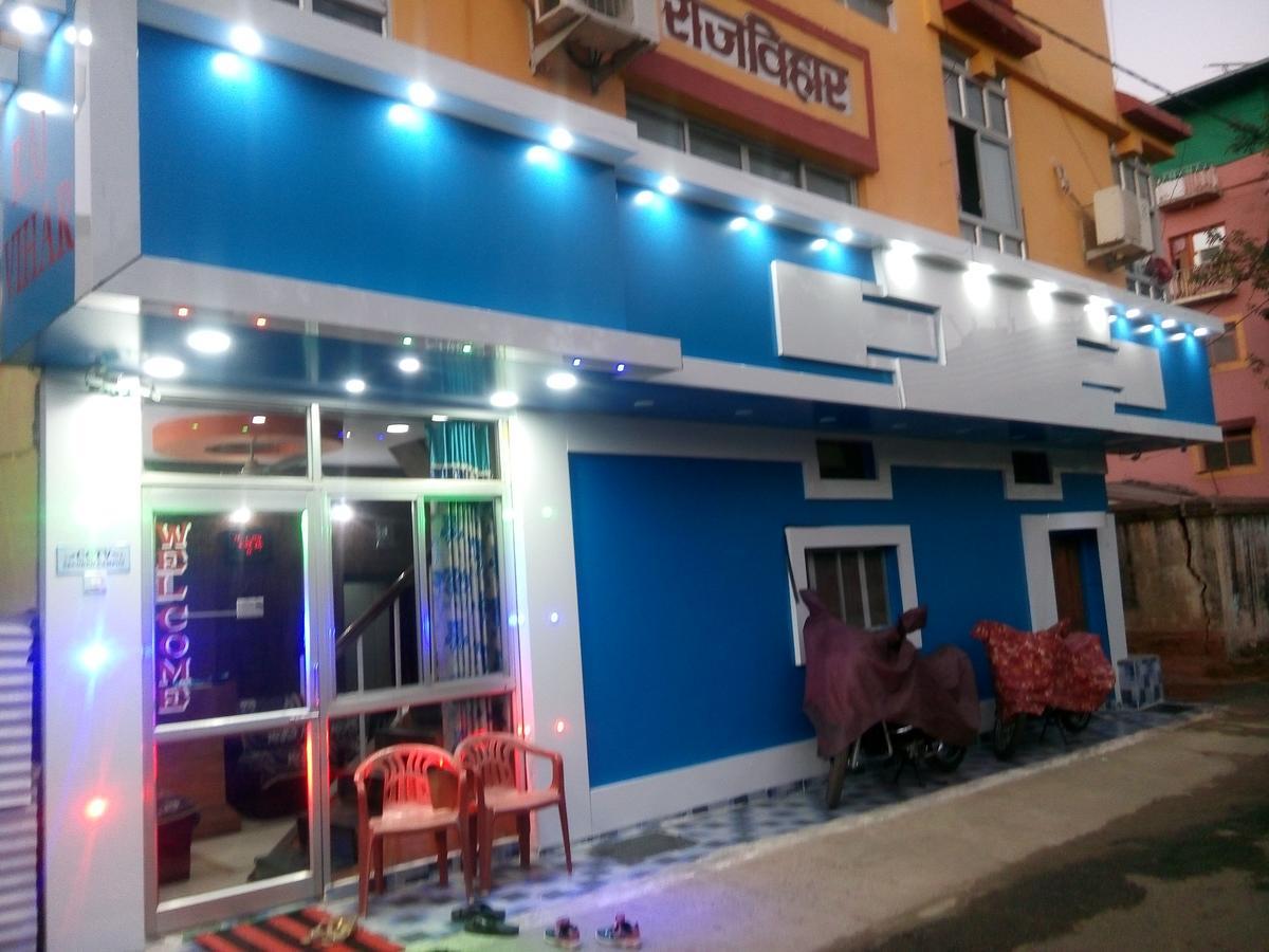 Hotel RAJVIHAR Pachmarhī Buitenkant foto