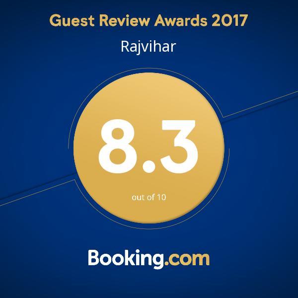 Hotel RAJVIHAR Pachmarhī Buitenkant foto