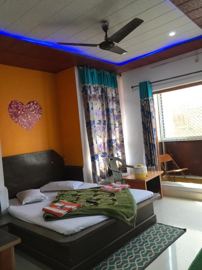 Hotel RAJVIHAR Pachmarhī Buitenkant foto