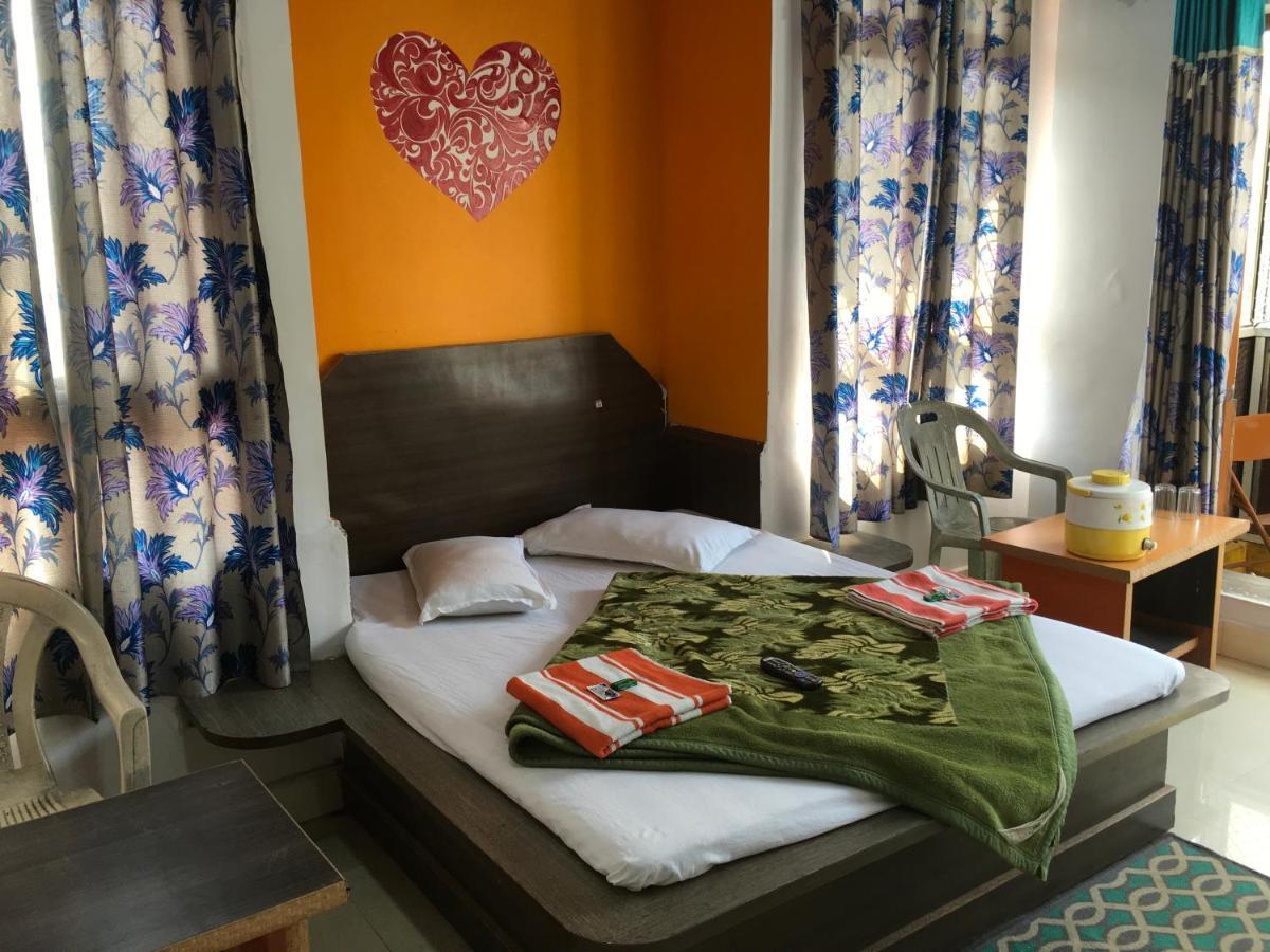 Hotel RAJVIHAR Pachmarhī Buitenkant foto