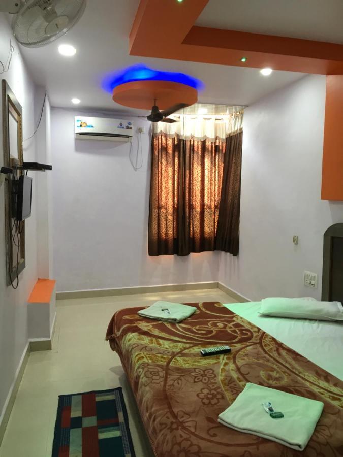 Hotel RAJVIHAR Pachmarhī Buitenkant foto