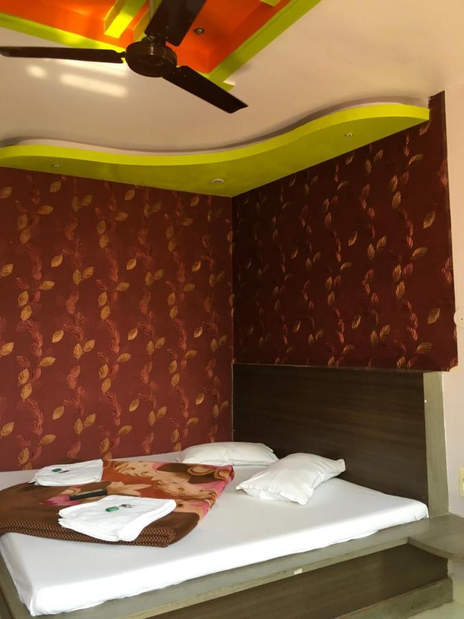 Hotel RAJVIHAR Pachmarhī Buitenkant foto