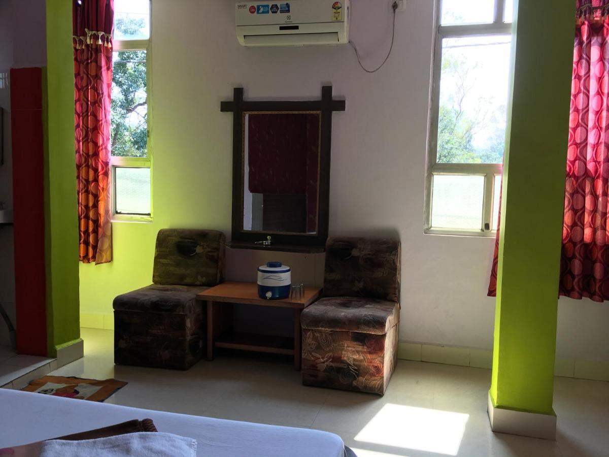 Hotel RAJVIHAR Pachmarhī Buitenkant foto
