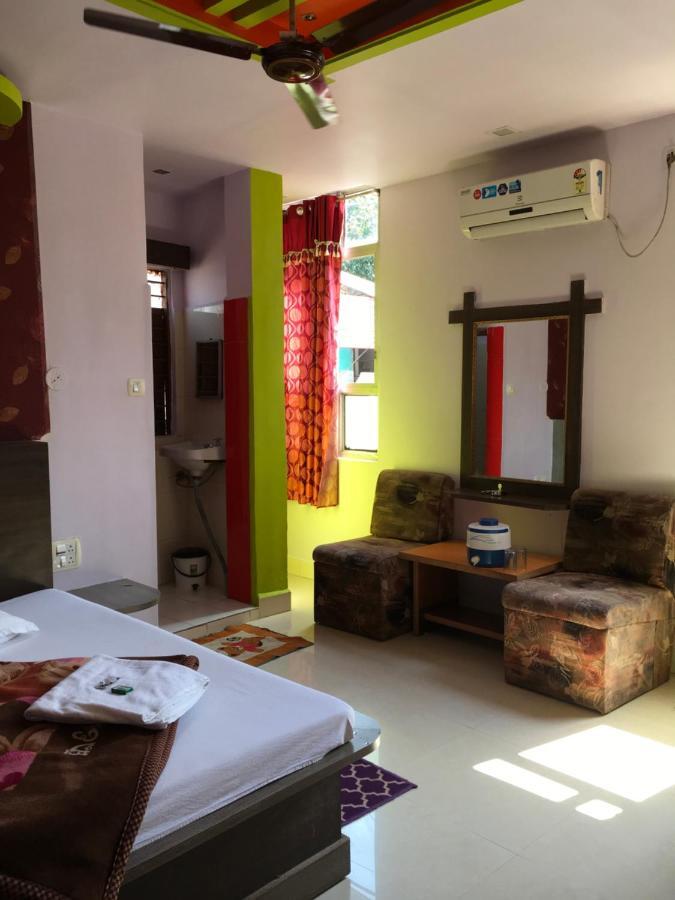 Hotel RAJVIHAR Pachmarhī Buitenkant foto