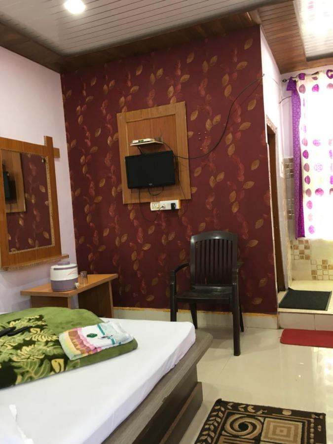Hotel RAJVIHAR Pachmarhī Buitenkant foto