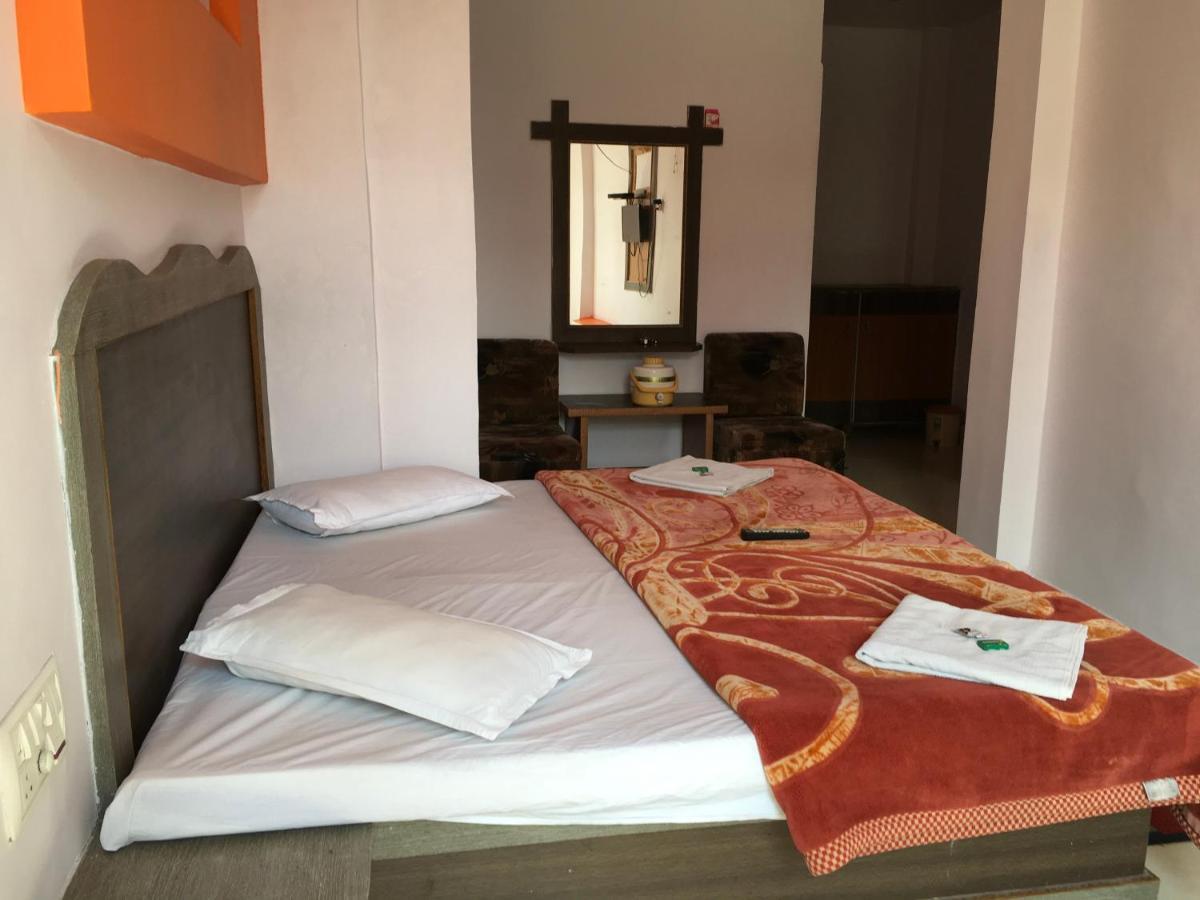 Hotel RAJVIHAR Pachmarhī Buitenkant foto