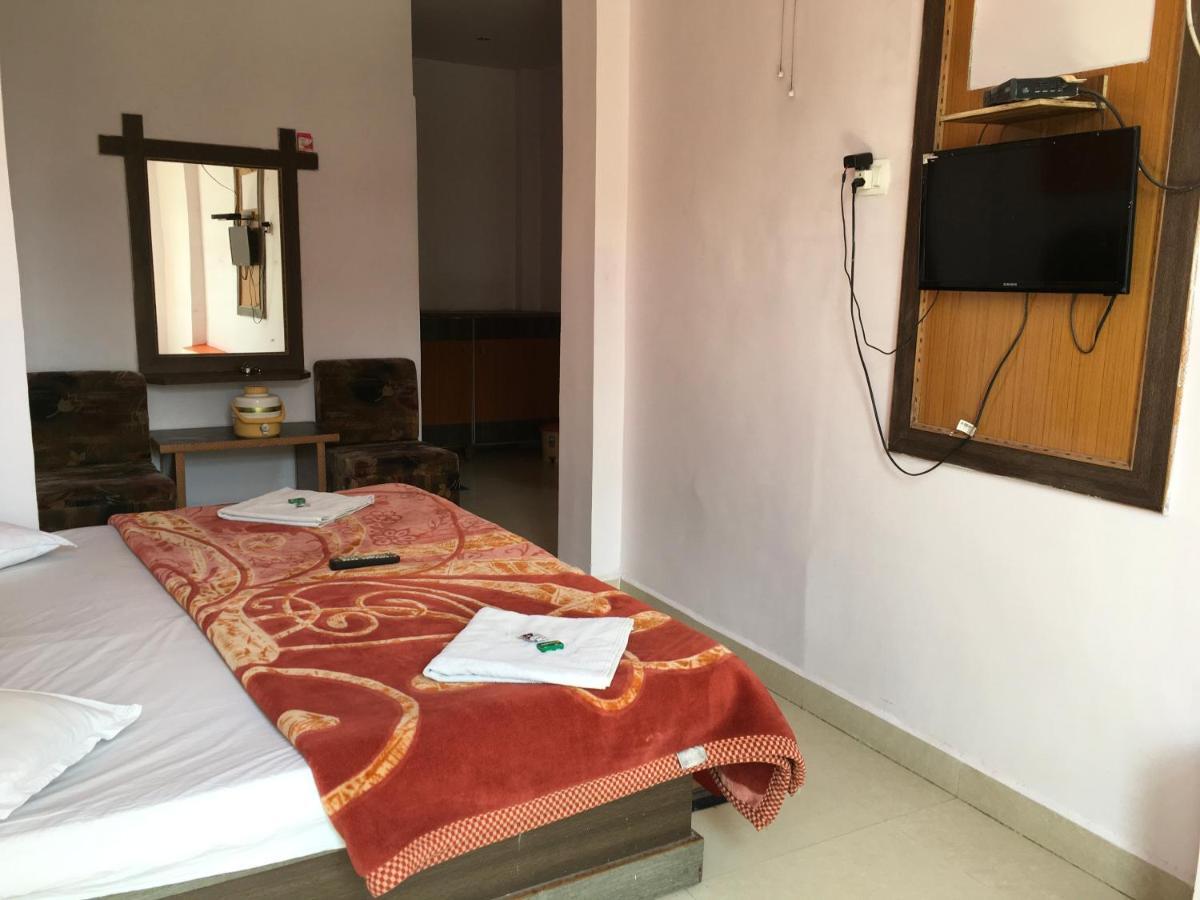Hotel RAJVIHAR Pachmarhī Buitenkant foto
