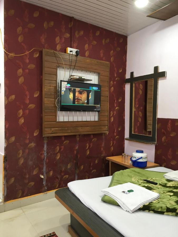 Hotel RAJVIHAR Pachmarhī Buitenkant foto